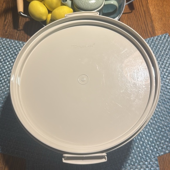 Vintage Tupperware Large Cake Keeper with handle - Picture 3 of 6